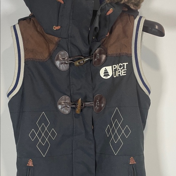 Picture Organic Women's Navy Vest with Fur Hood - Picture 4 of 14